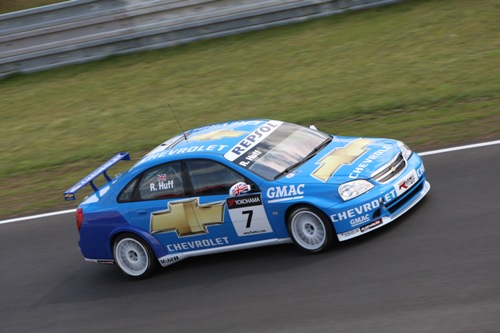 Robert Huff in zijn Chevrolet Lacetti